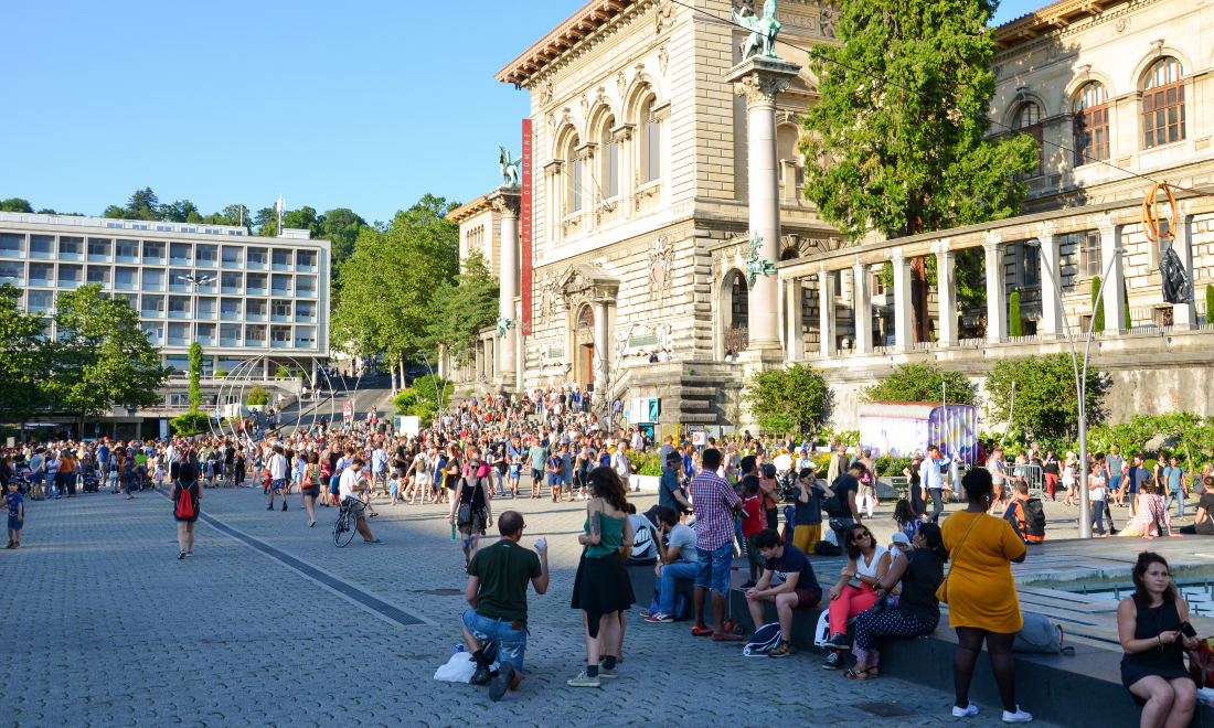 What are the largest expat groups in Switzerland?