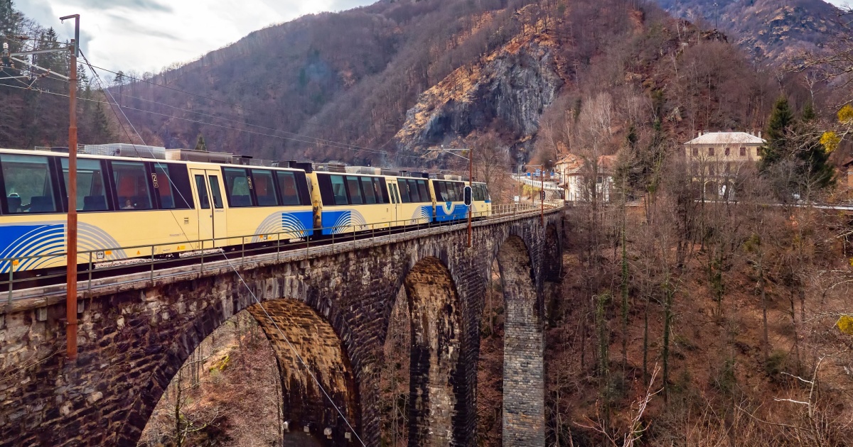 Swiss train route named one of best in Europe for autumn