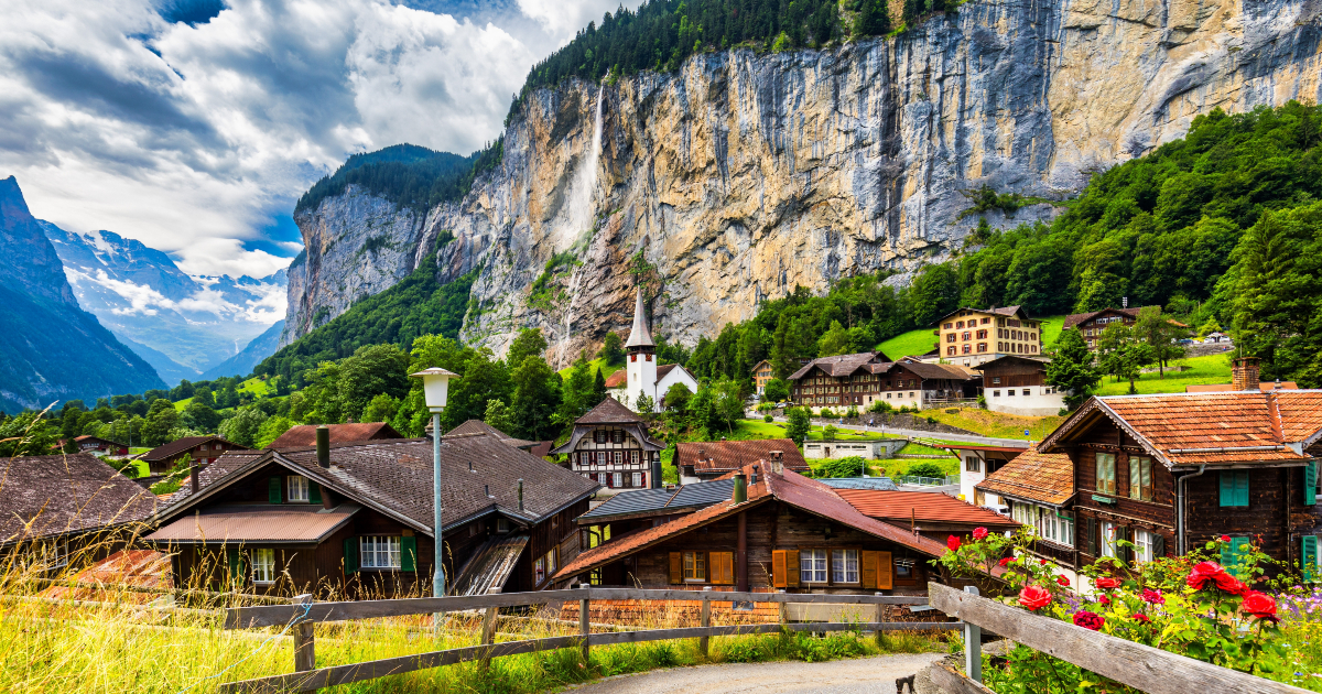 Lauterbrunnen sets up portable toilets to curb wild weeing by tourists