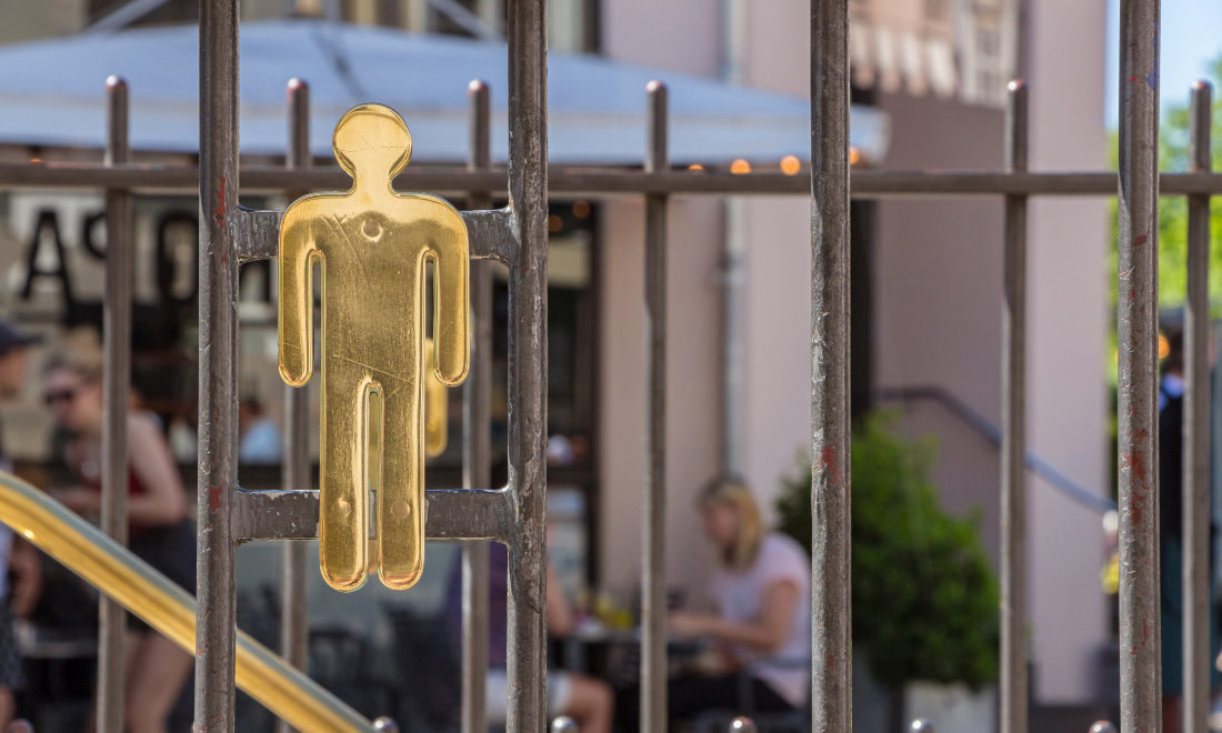 Golden toilet pops up in Zug to protest unfair taxation