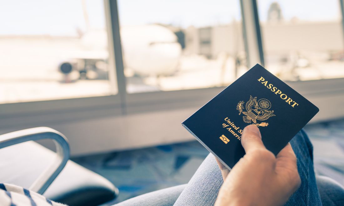 Why are Americans abroad renouncing their US citizenship?