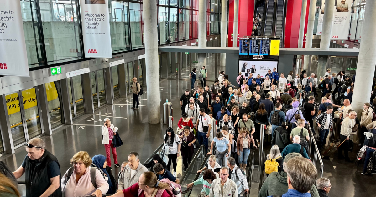 New CT scanner installation causing long wait times at Zurich Airport